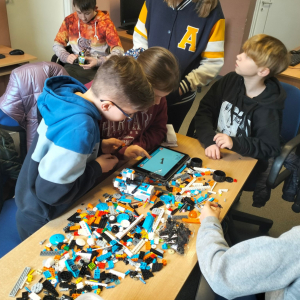 Zabawa klockami Lego WeDe 2.0 i Boost 