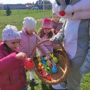 Przedszkolaki z naszym gościem specjalnym