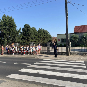 Nauka bezpiecznego przechodzenia przez jezdnię