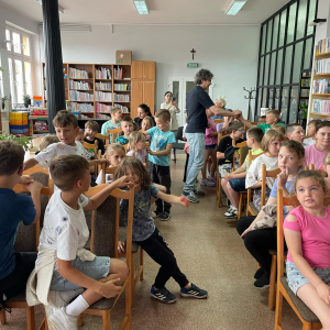 Uczniowie podczas spotkania z autorem