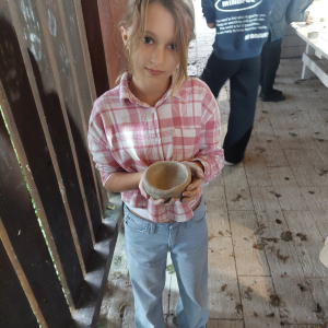 Lepienie z gliny podczas warsztatów