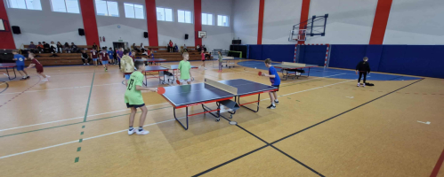 Finał Powiatu Rawickiego w tenisie stołowym chłopców i dziewcząt 