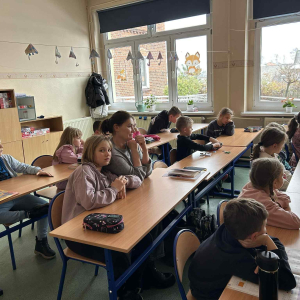 Pani Asia czyta legendę o rawickim niedźwiadku 