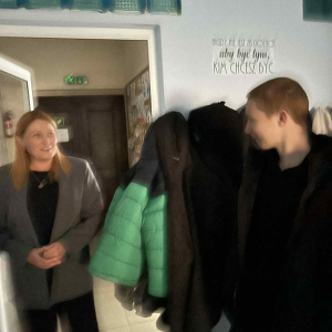 Uczeń klasy VIII mówi dobre słowo Pani Dyrektor