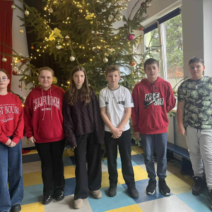 Klasa 6 przed choinką