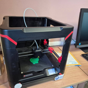 Skrzat drukuje się w drukarce