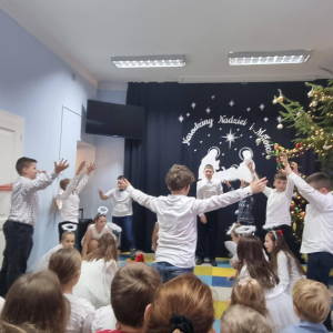 Taniec uczniów ,,Mam tę moc"