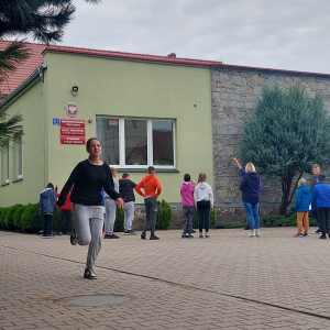 Gry i zabawy na boisku szkolnym 