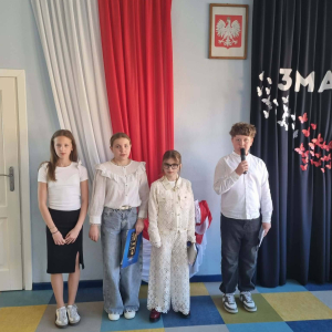 Występ uczniów klasy VI i VIII