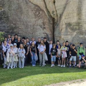 Uczniowie podczas wycieczki szkolnej 