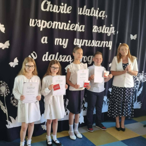 Uczniowie, którzy otrzymali stypendium dyrektora