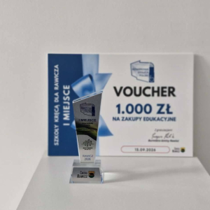 Statuetka i voucher 